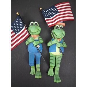 Frog Wood Yard Art Garden Decor Wood Patriotic Holding Flags 2pc Wall Hanging